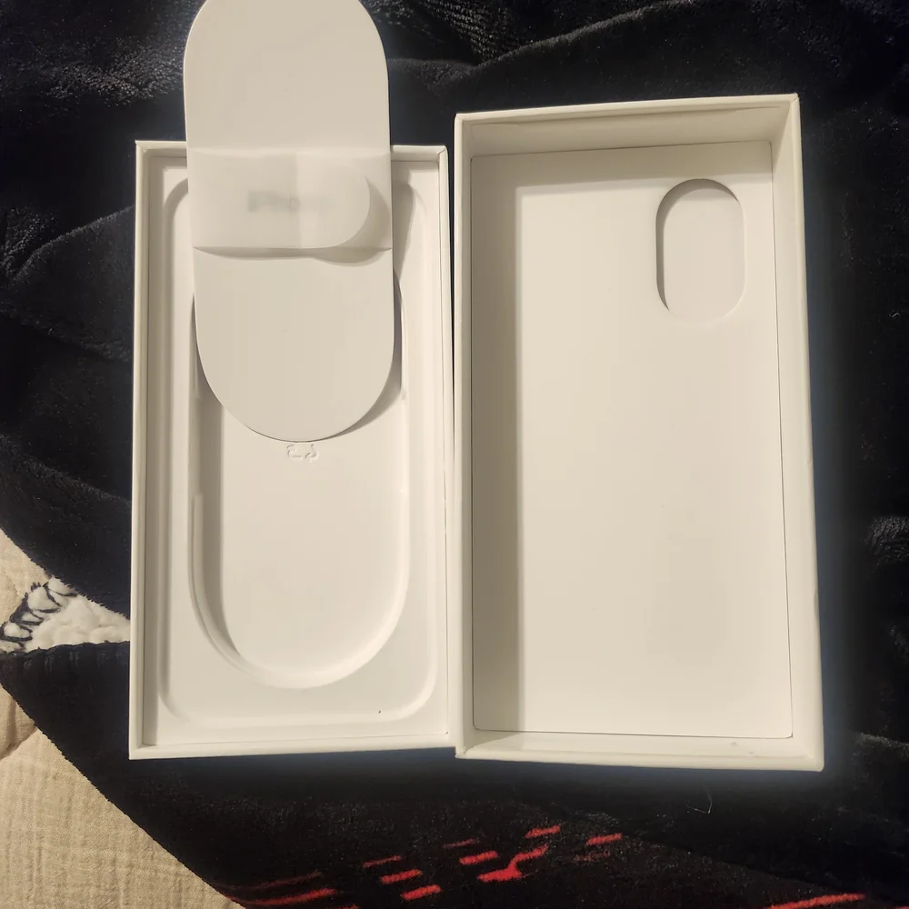 EMPTY Apple iPhone 16 - Black